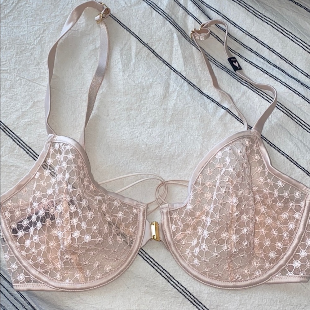 BRAND NWT VICTORIA SECRET lace unlined bra